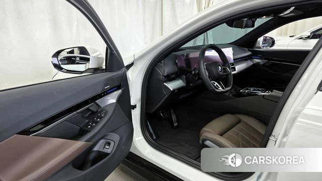 BMW 5 Series (G60) id 4248784 из Кореи 31