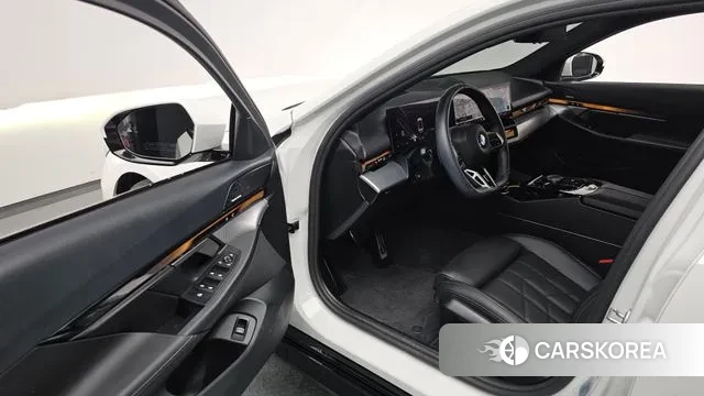 BMW 5 Series (G60) id 3436821 из Кореи 20