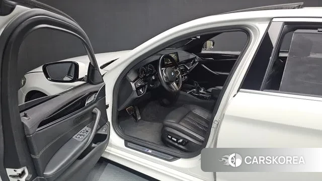 BMW 5 Series (G30) id 3039142 из Кореи 20