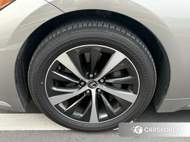 Lexus LS id 4359605 из Китая 20