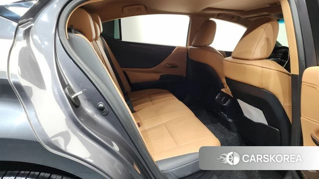 Lexus ES300h 7th generation id 4201485 из Кореи 36