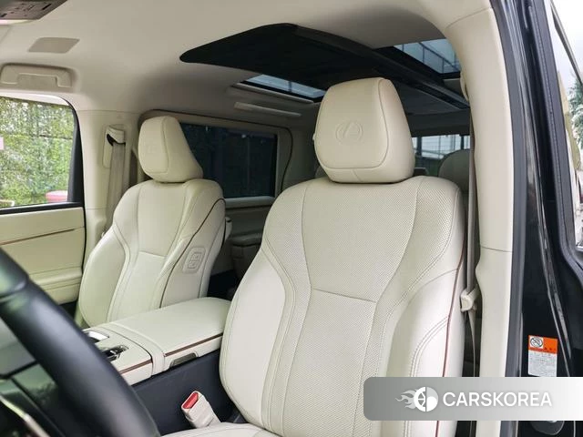 Lexus LM id 4259833 из Китая 30