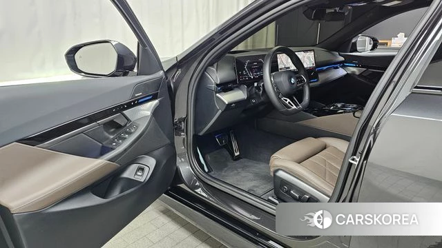 BMW 5 Series (G60) id 3909524 из Кореи 20