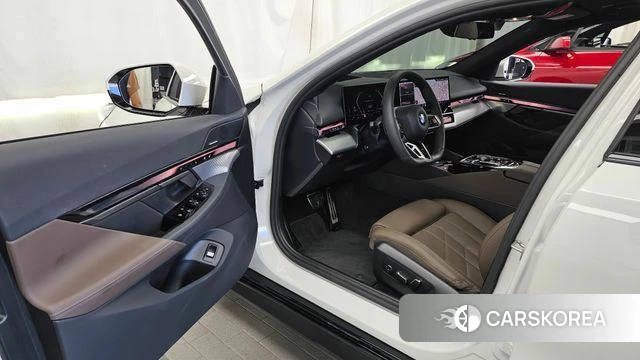 BMW 5 Series (G60) id 4695653 из Кореи 36