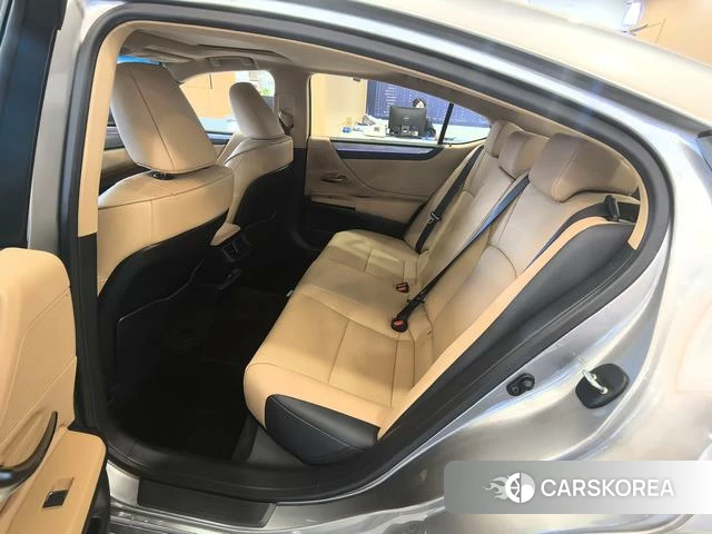 Lexus ES id 3927019 из Китая 10