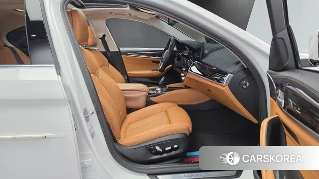 BMW 5 Series (G30) id 3175625 из Кореи 20