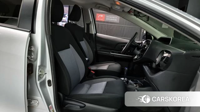 Toyota Prius C id 3801495 из Кореи 20