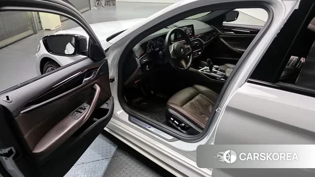 BMW 5 Series (G30) id 3641406 из Кореи 20