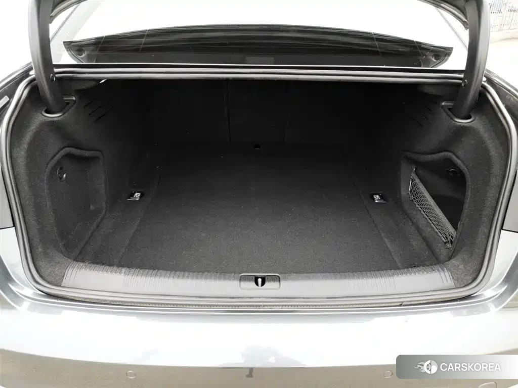 Audi A4L id 4600469 из Китая 21