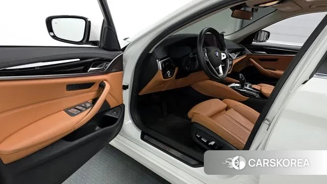 BMW 5 Series (G30) id 3089091 из Кореи 20