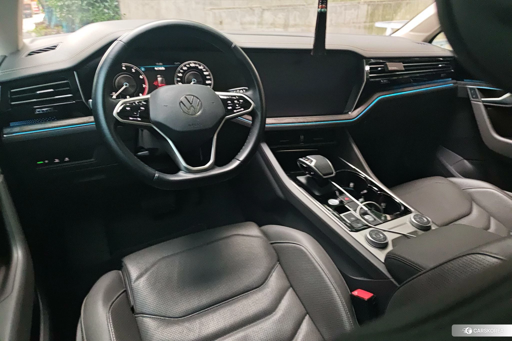 Volkswagen Touareg id 4510502 из Китая 17