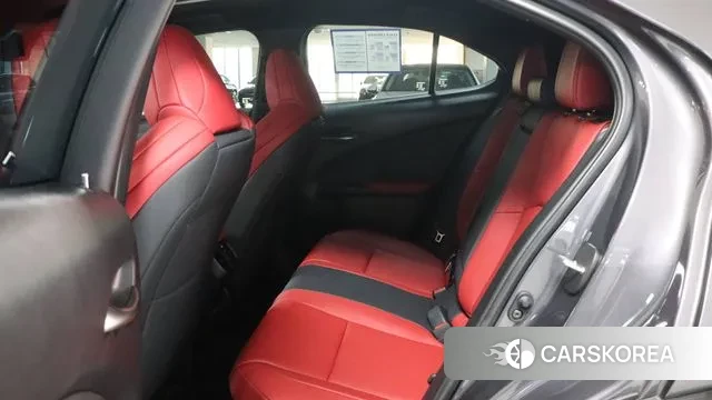 Lexus UX300h id 3496743 из Кореи 17