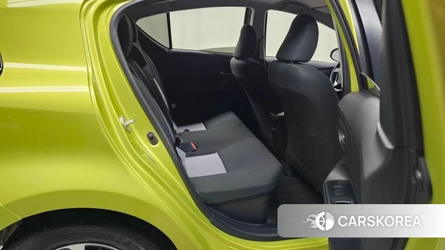 Toyota Prius C id 4633184 из Кореи 32