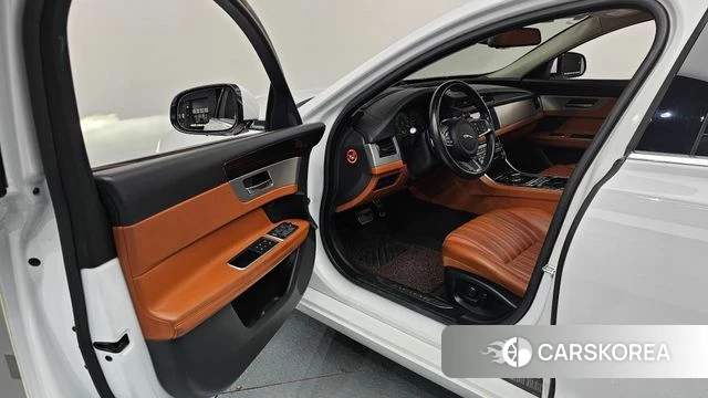 Jaguar XF (X260) id 4552130 из Кореи 37