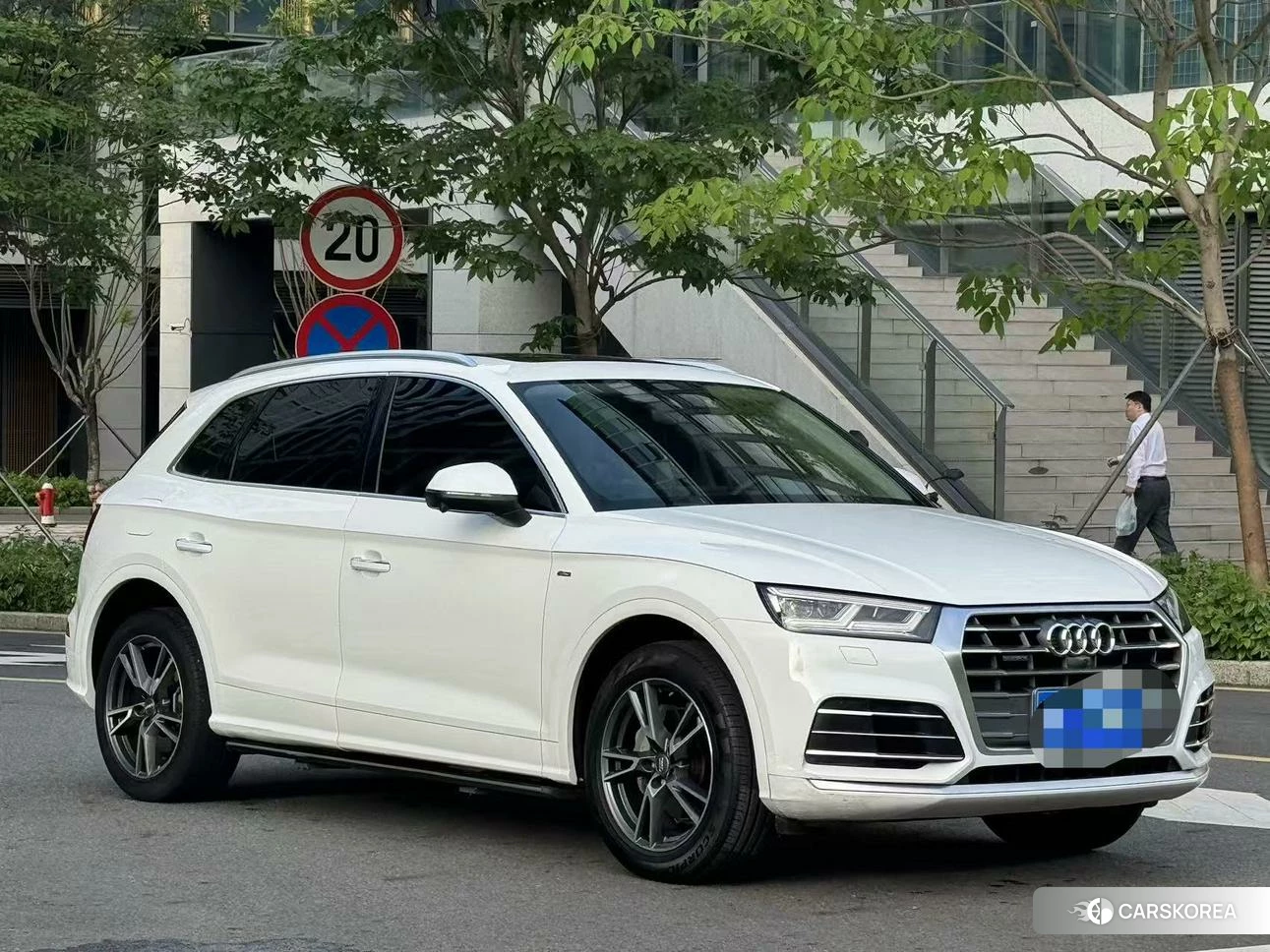 Audi Q5L id 4467405 из Китая 13