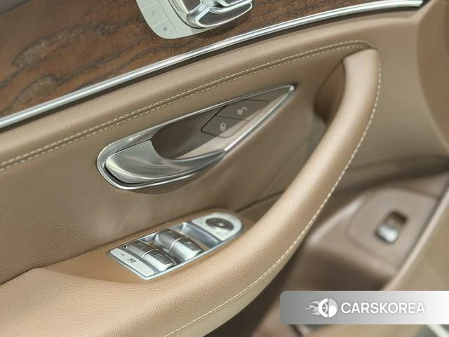 Mercedes-Benz E-class id 4272168 из Китая 10