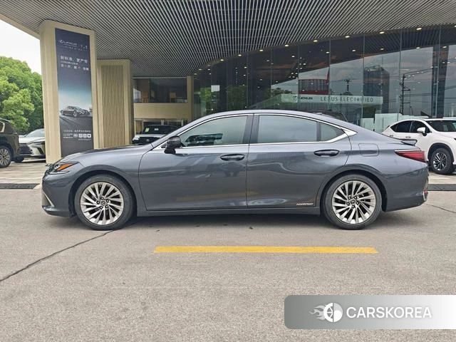 Lexus ES id 4353785 из Китая 19