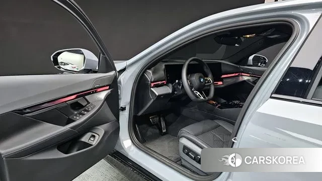 BMW 5 Series (G60) id 3419890 из Кореи 20