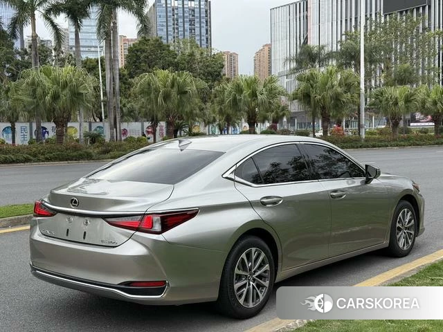 Lexus ES id 4365946 из Китая 14