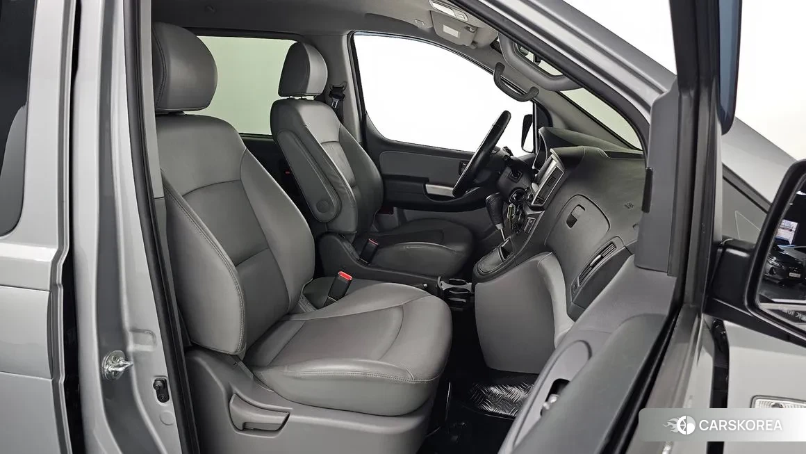 Hyundai The New Grand Starex id 2124715 из Кореи 20