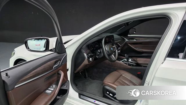 BMW 5 Series (G30) id 4712952 из Кореи 31