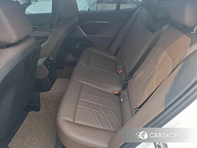 BMW 5 Series (G60) id 3838066 из Кореи 10