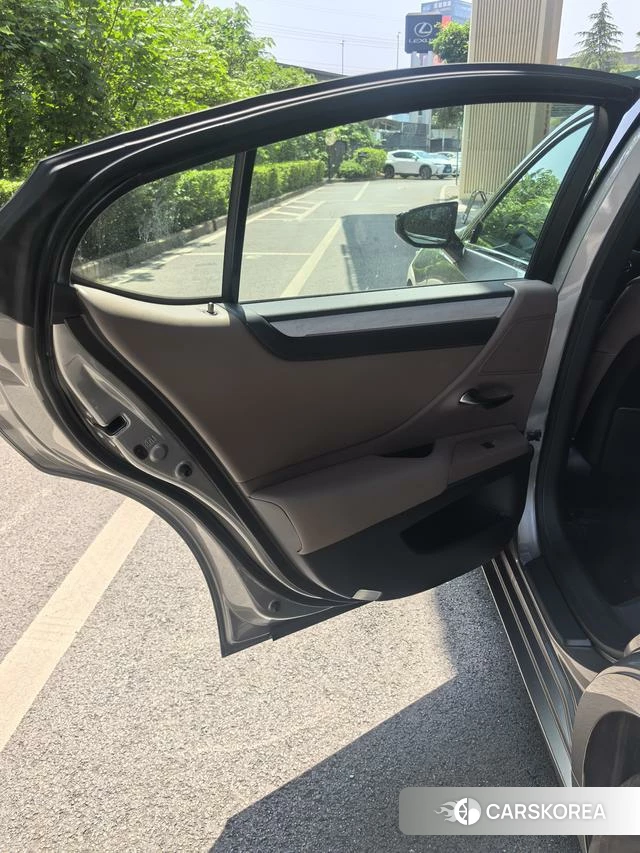 Lexus ES id 3968876 из Китая 14