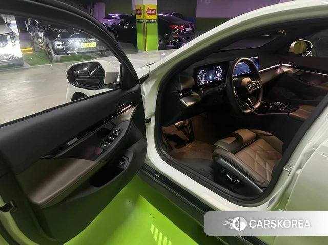 BMW 5 Series (G60) id 3856388 из Кореи 12