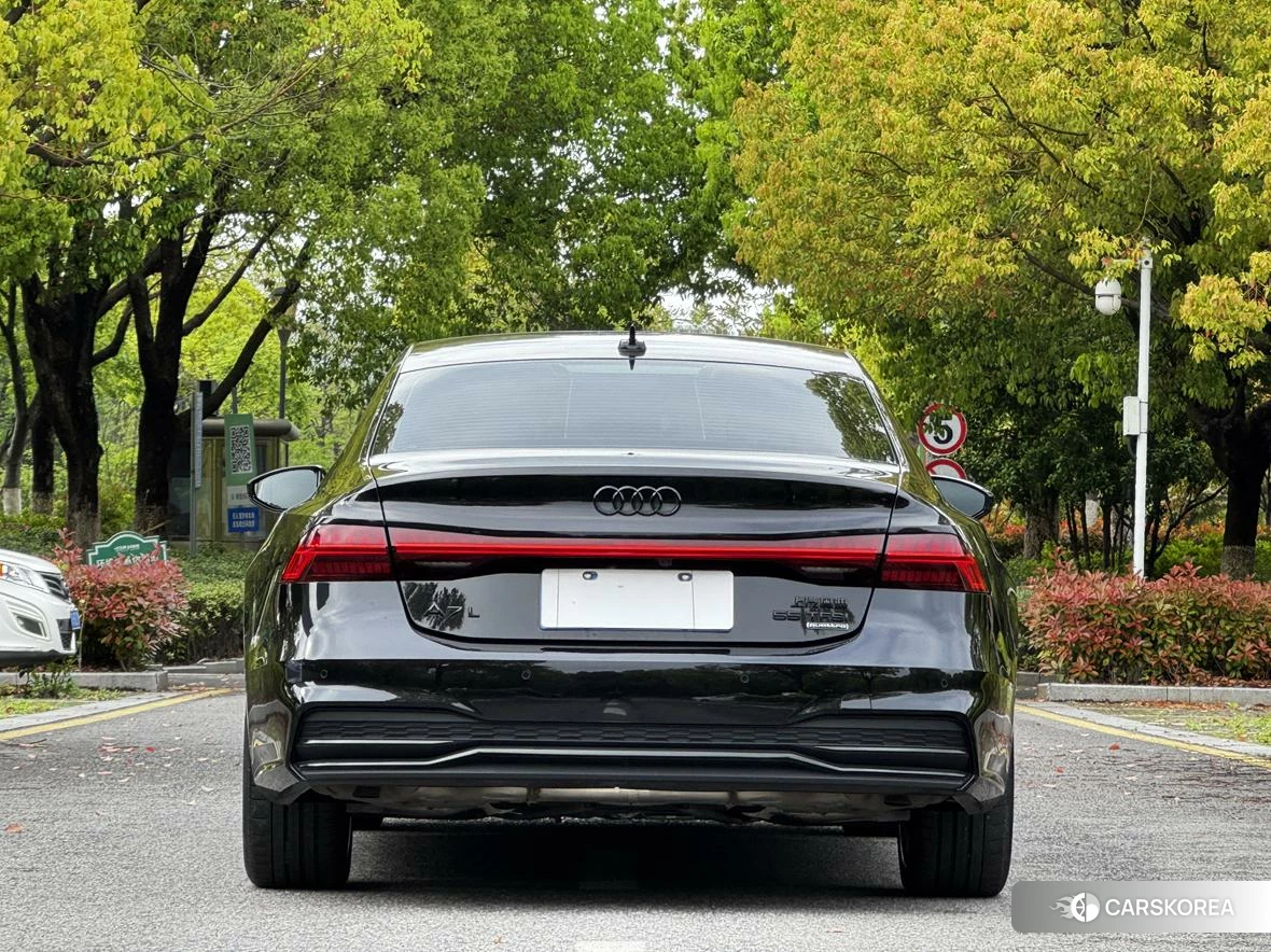 Audi A7L id 4440808 из Китая 17