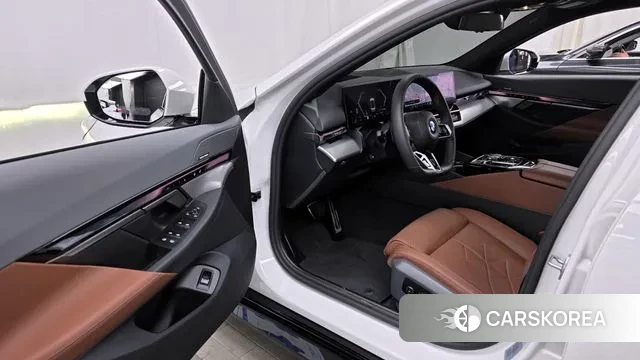 BMW 5 Series (G60) id 3711289 из Кореи 20