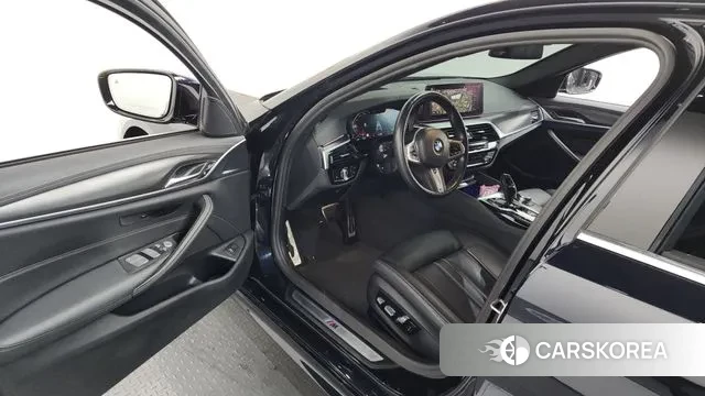 BMW 5 Series (G30) id 3576881 из Кореи 20