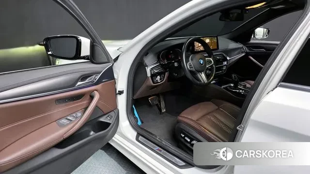 BMW 5 Series (G30) id 3433138 из Кореи 20