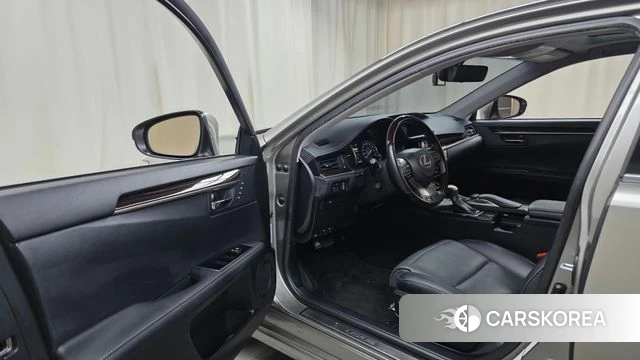 Lexus New ES300h id 3912024 из Кореи 20