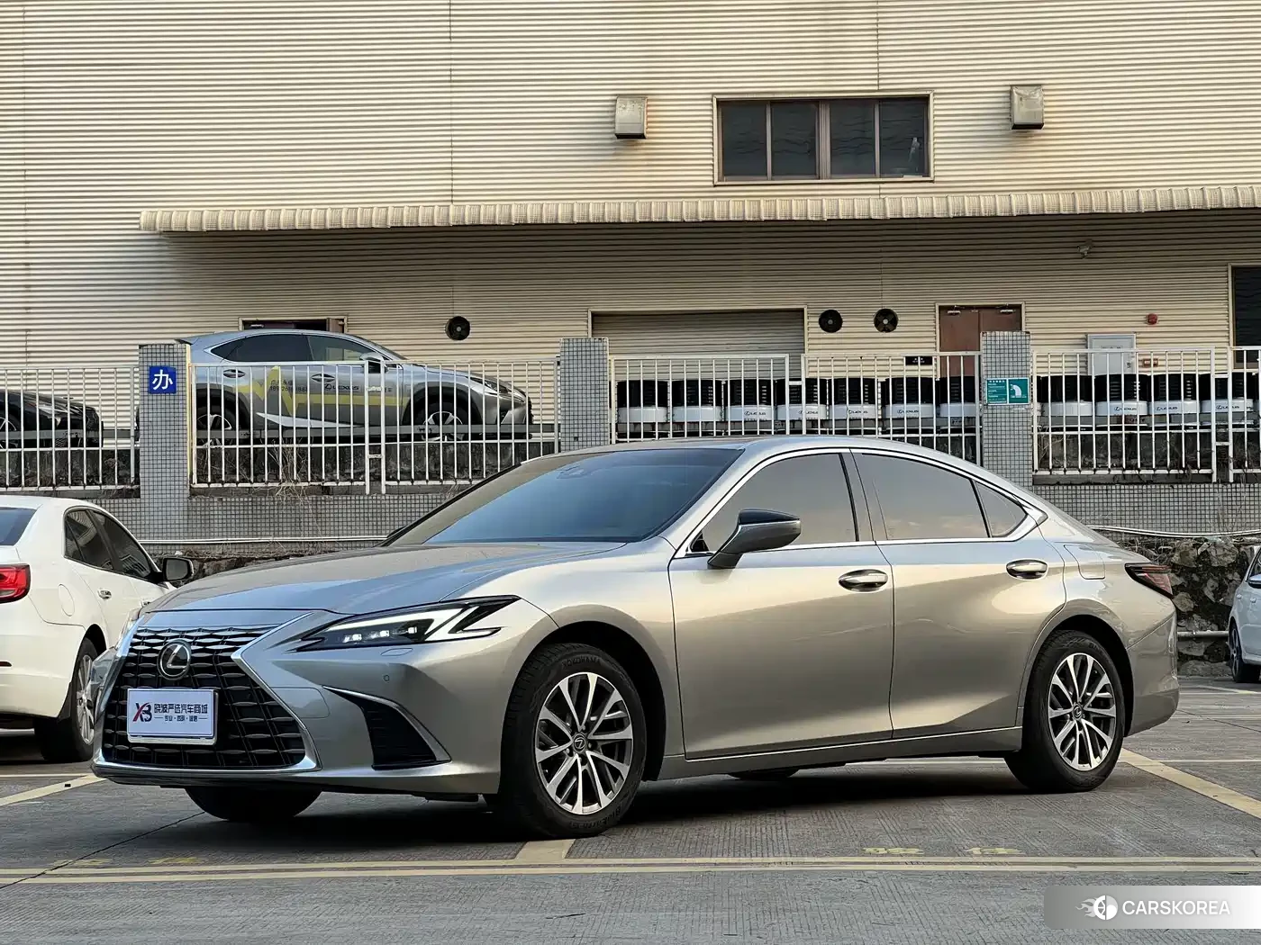 Lexus ES id 4628102 из Китая 18