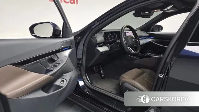 BMW 5 Series (G60) id 3769973 из Кореи 20