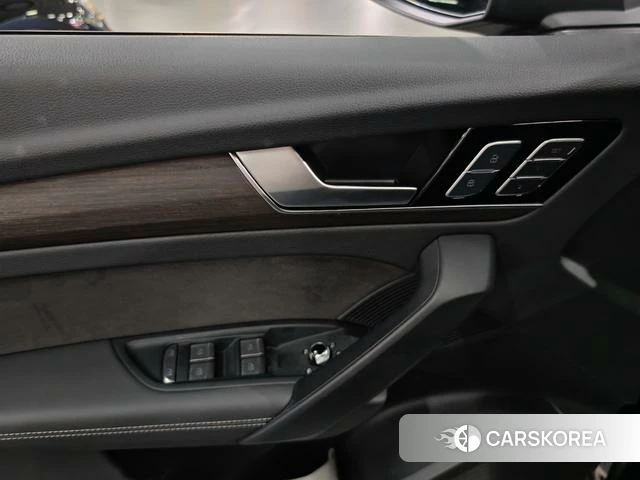 Audi Q5L id 4329180 из Китая 18