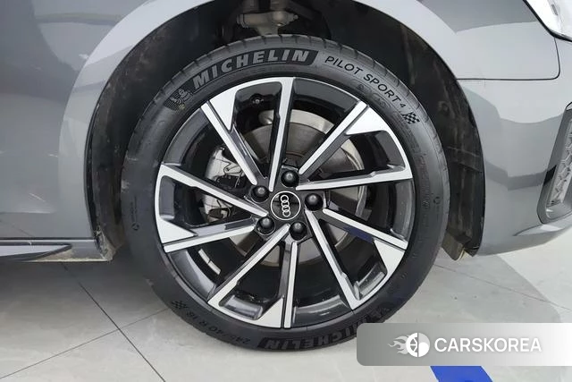 Audi A4L id 4290766 из Китая 17