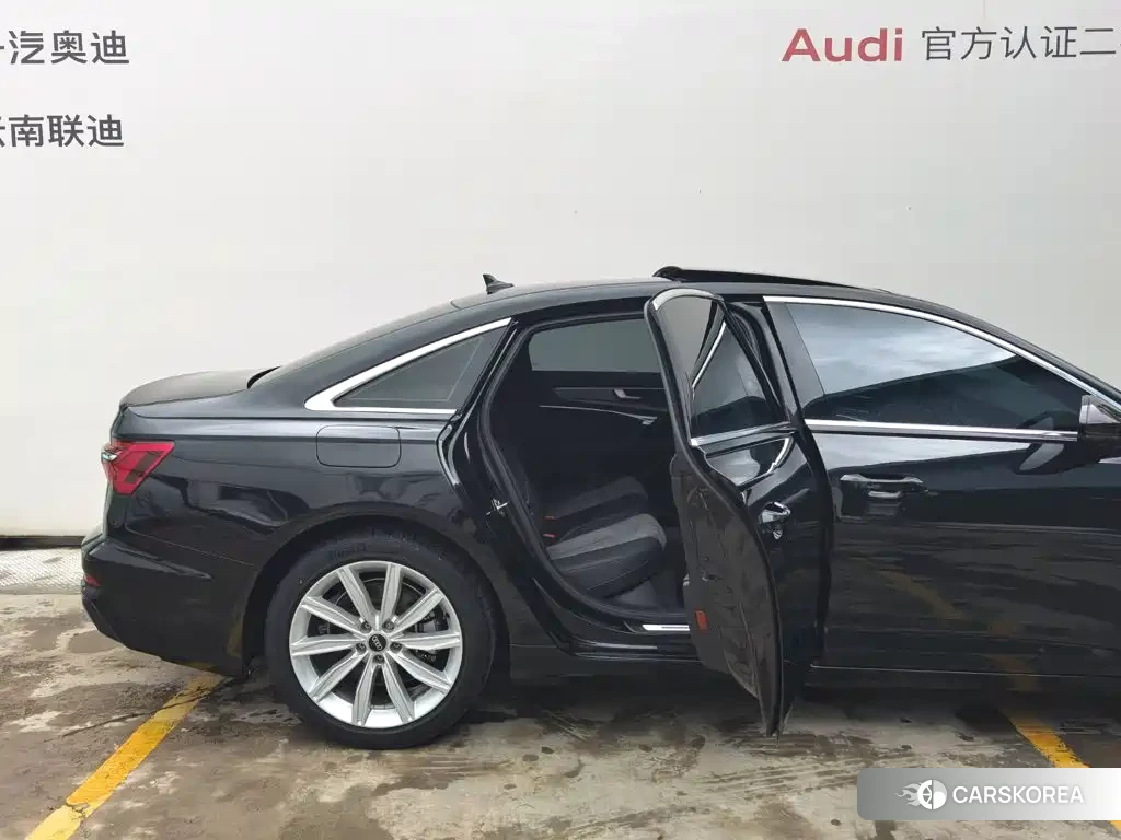 Audi A6L id 4644583 из Китая 30