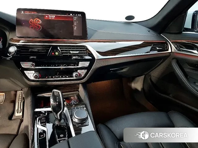 BMW 5 Series (G30) id 3697563 из Кореи 20