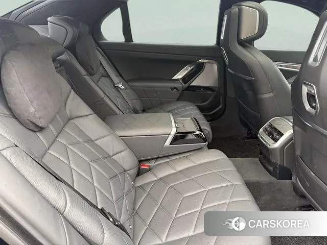 BMW 7 Series (G70) id 3733571 из Кореи 17