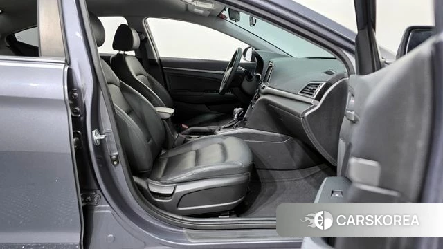 Hyundai Avante AD id 3834981 из Кореи 20