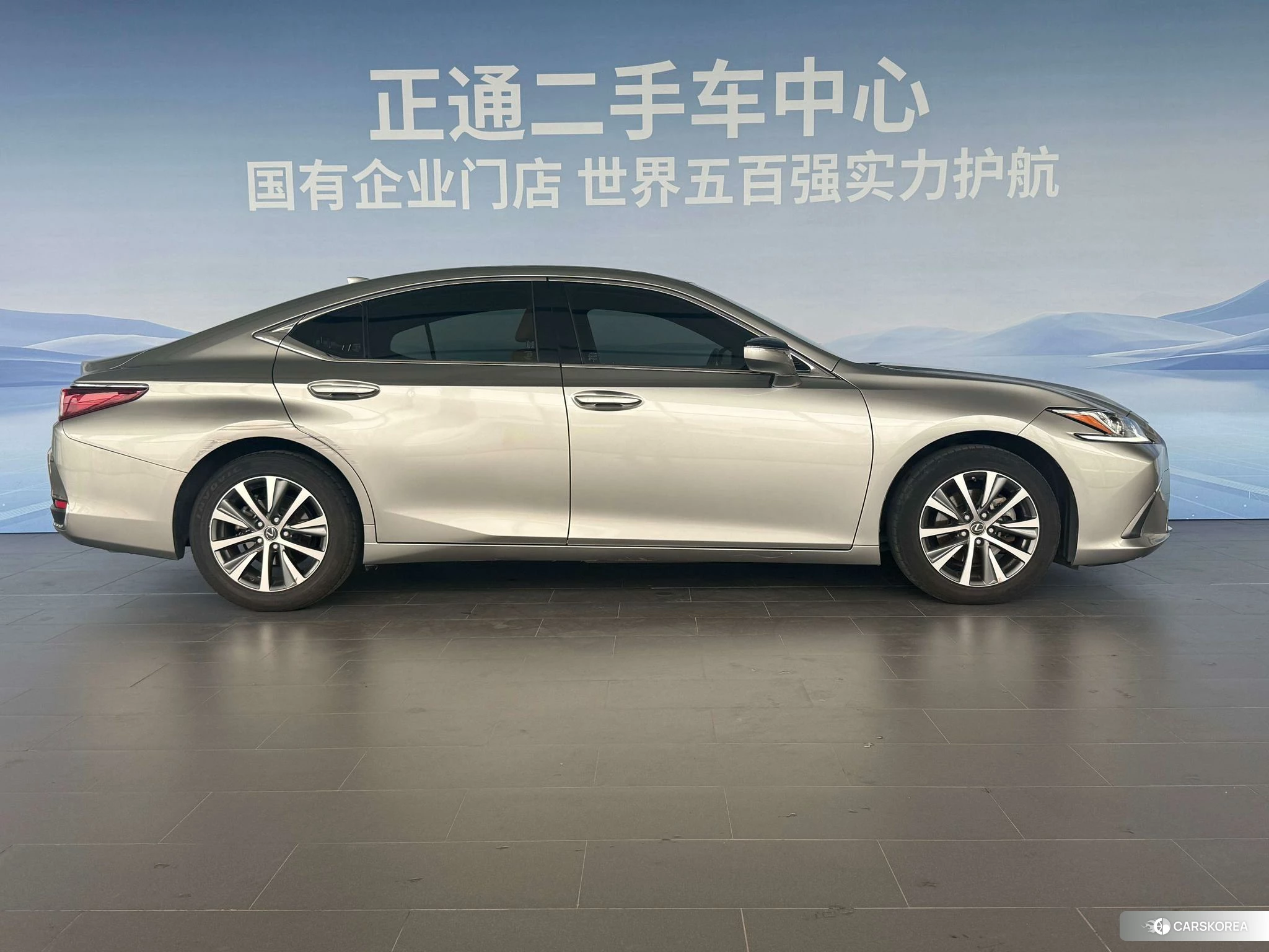 Lexus ES id 4468016 из Китая 26