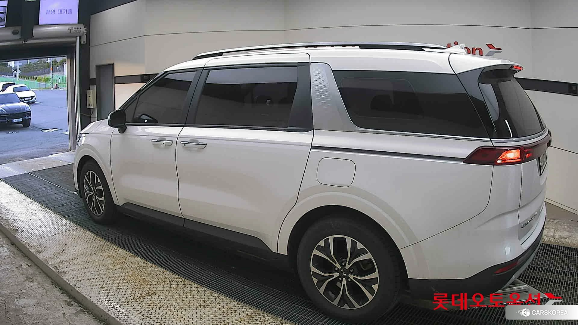 Kia Carnival id 4296903 из Кореи 38