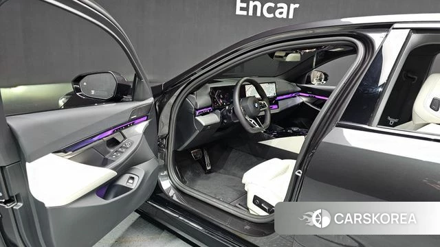 BMW 5 Series (G60) id 4185707 из Кореи 34