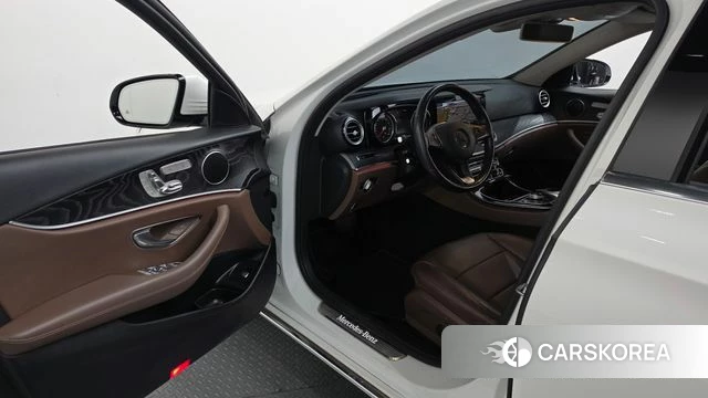 Mercedes-Benz E-Class W213 id 4737642 из Кореи 32
