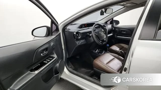 Toyota Prius C id 3061014 из Кореи 20