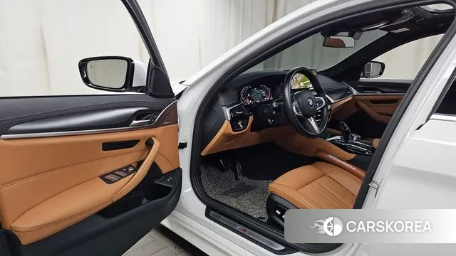 BMW 5 Series (G30) id 3389107 из Кореи 20