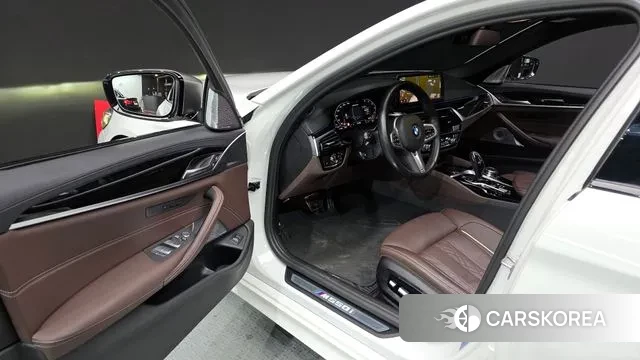 BMW 5 Series (G30) id 3487621 из Кореи 20