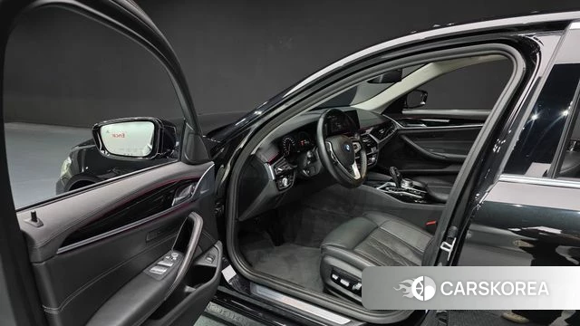 BMW 5 Series (G30) id 3893707 из Кореи 20