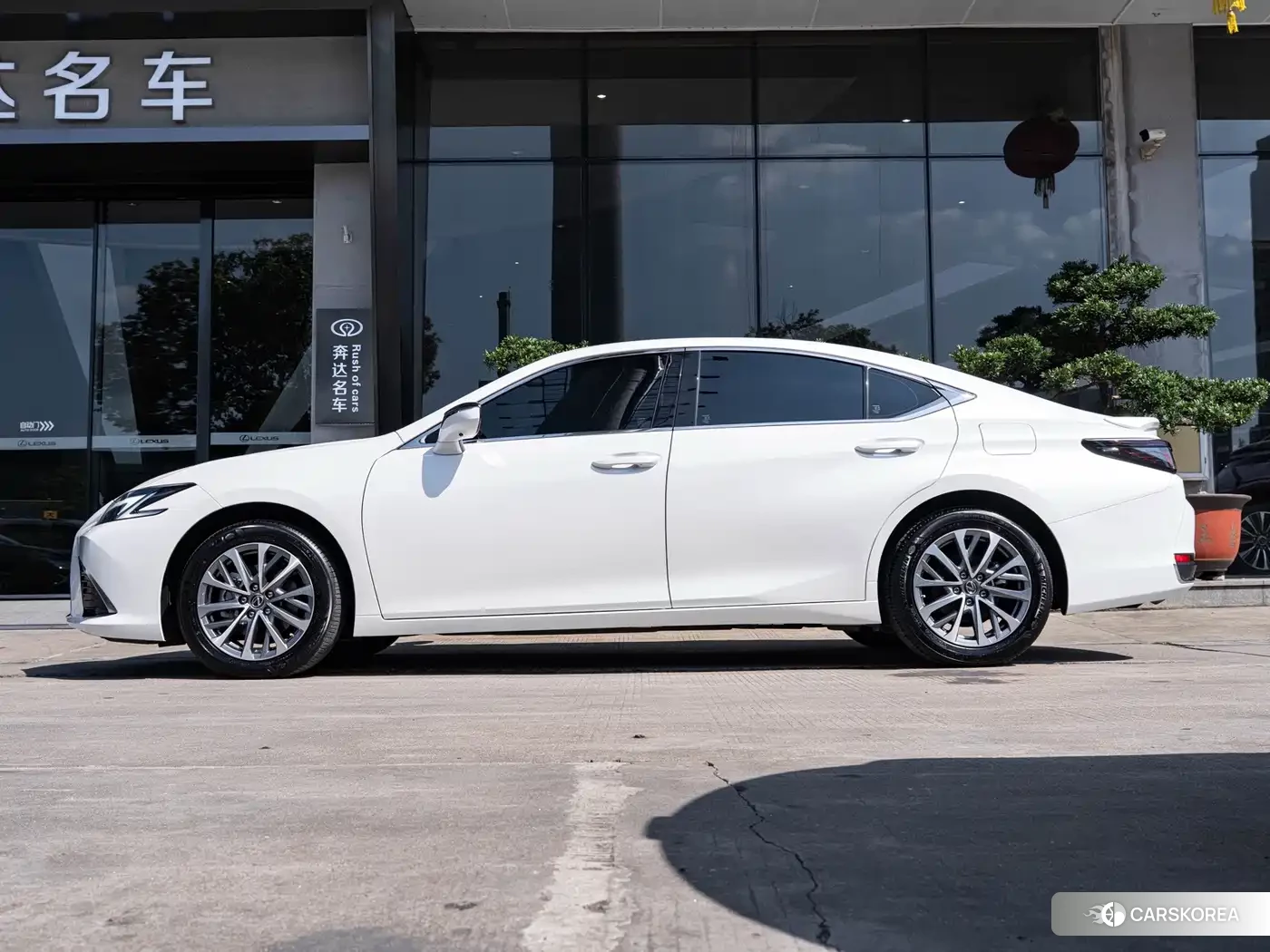 Lexus ES id 4655173 из Китая 20
